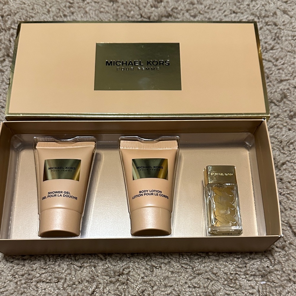 Michael Kors Gold and Cream Gift Set